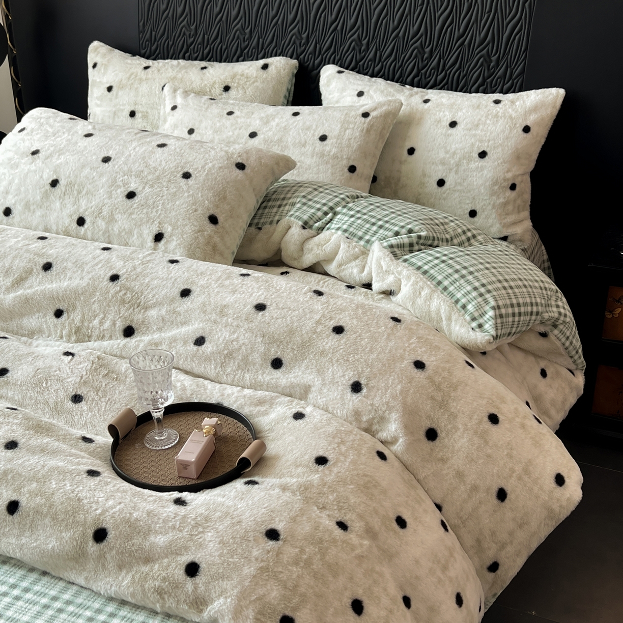 91家纺网 家纺一手货源 找家纺 二八年华 2025新款加厚兔绒四件套 绿色