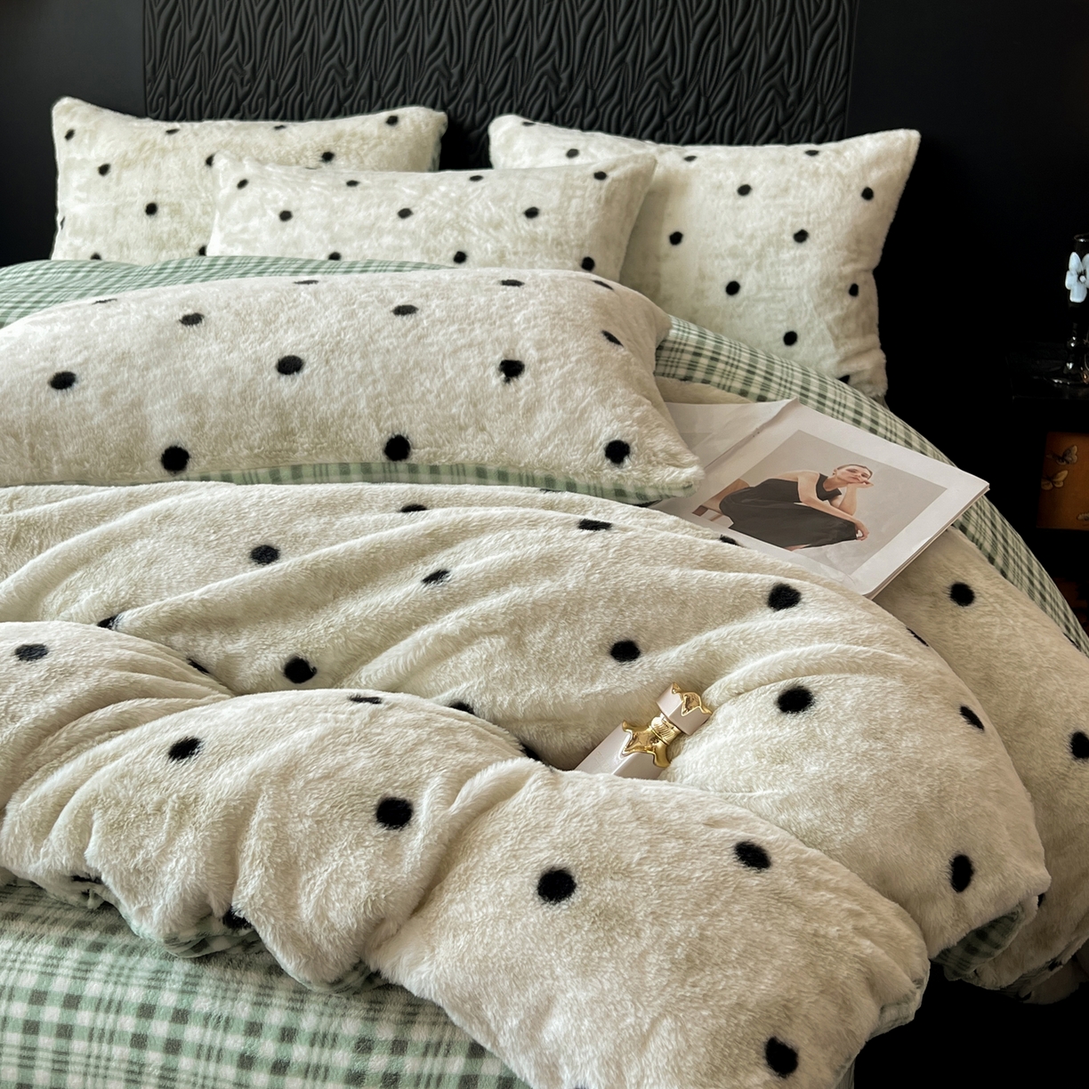 91家纺网 家纺一手货源 找家纺 二八年华 2025新款加厚兔绒四件套 绿色