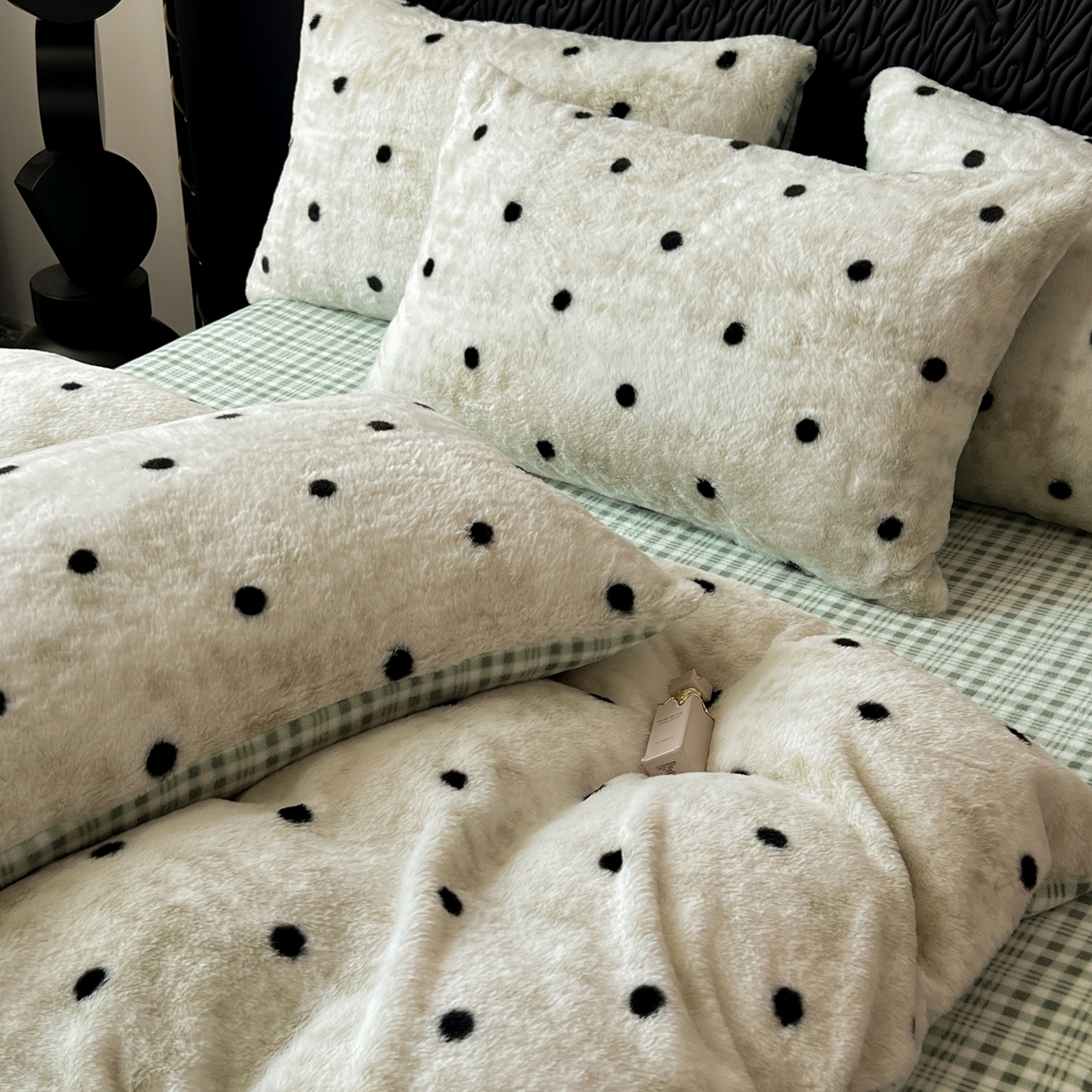 91家纺网 家纺一手货源 找家纺 二八年华 2025新款加厚兔绒四件套 绿色