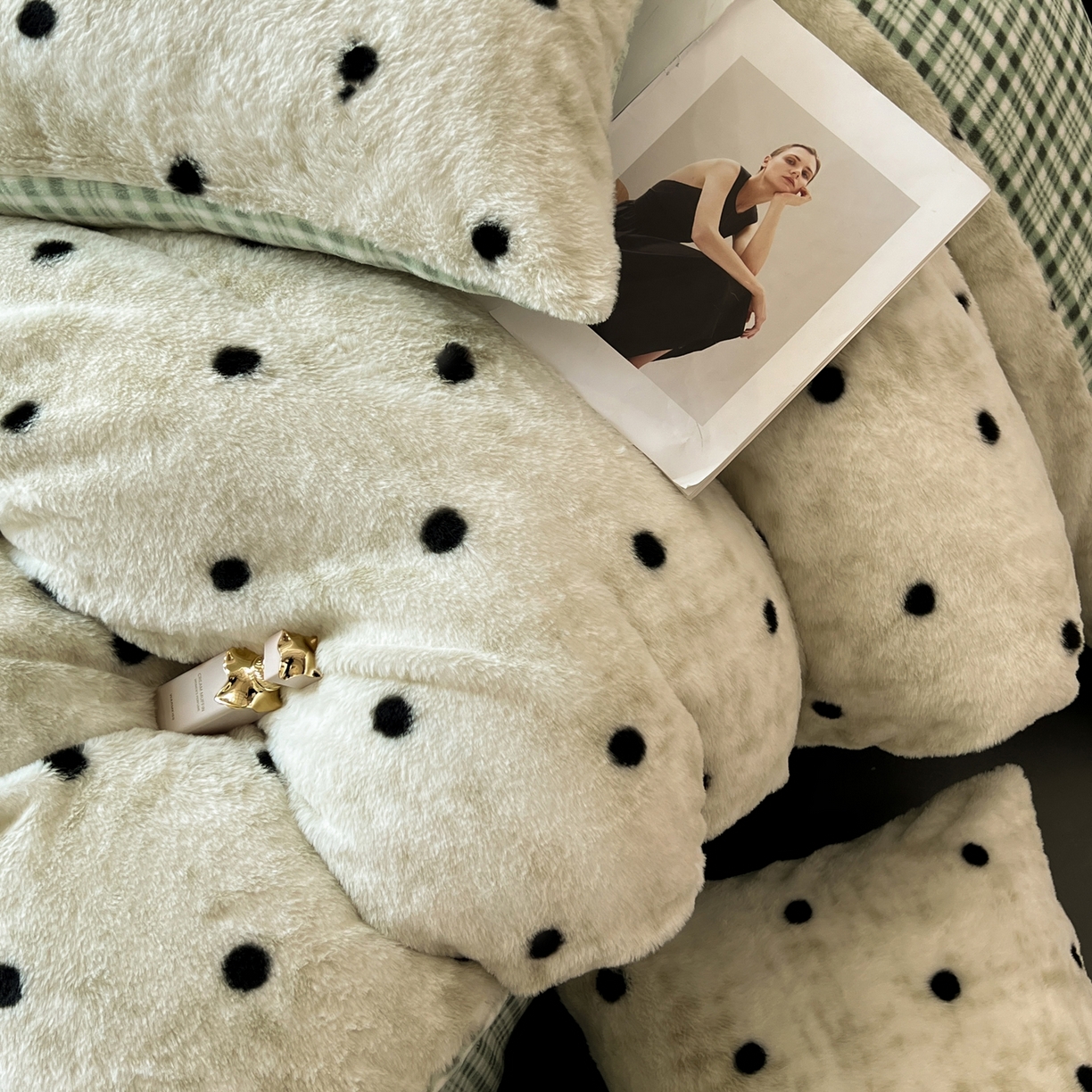 91家纺网 家纺一手货源 找家纺 二八年华 2025新款加厚兔绒四件套 绿色