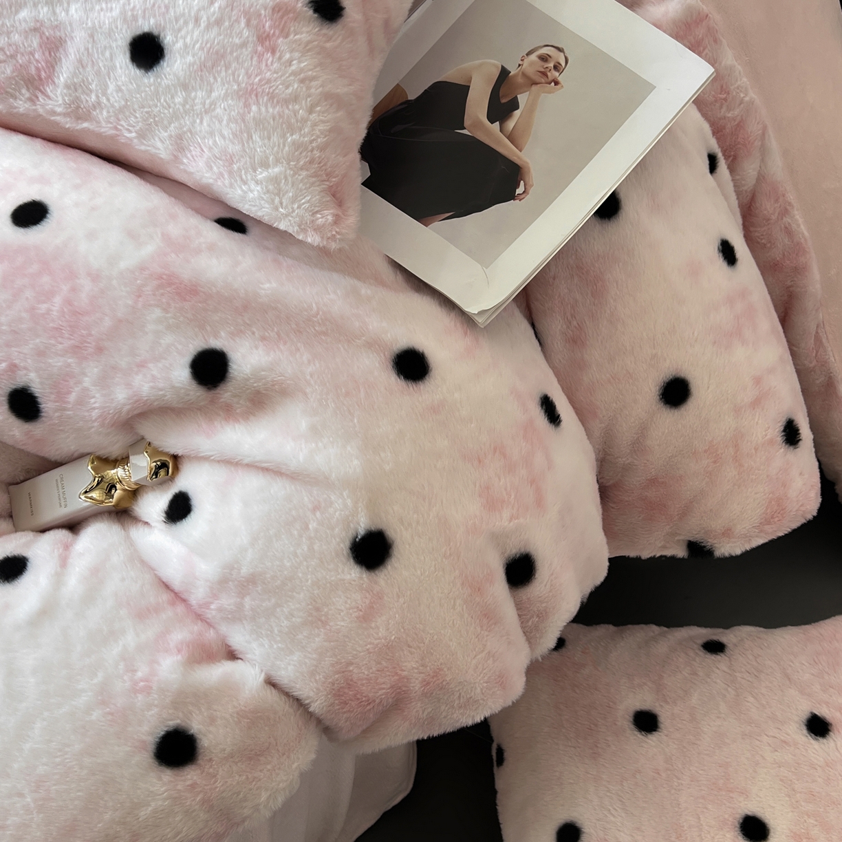 91家纺网 家纺一手货源 找家纺 二八年华 2025新款加厚兔绒四件套 粉色