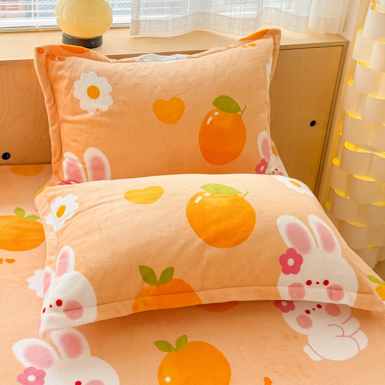 91家纺网 家纺一手货源 找家纺 名兮家居 2025新款高克重牛奶绒印花枕套枕套单件 兔兔派对