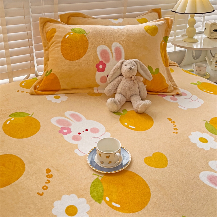 91家纺网 家纺一手货源 找家纺 名兮家居 2025新款高克重牛奶绒印花枕套枕套单件 兔兔派对