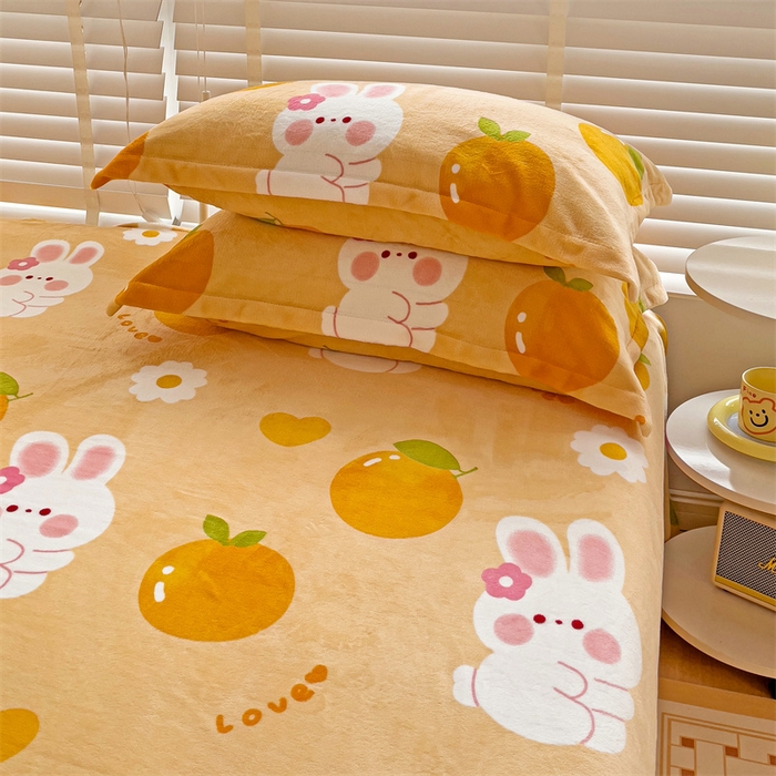 91家纺网 家纺一手货源 找家纺 名兮家居 2025新款高克重牛奶绒印花枕套枕套单件 兔兔派对