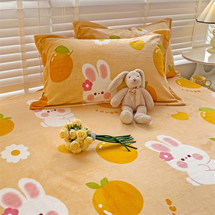 91家纺网 家纺一手货源 找家纺 名兮家居 2025新款高克重牛奶绒印花枕套枕套单件 兔兔派对