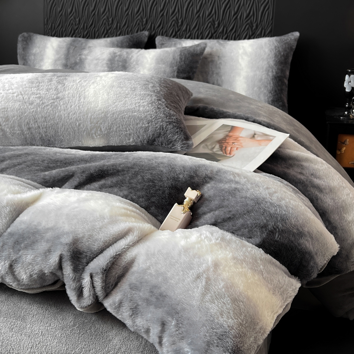 91家纺网 家纺一手货源 找家纺 二八年华 2025新款加厚兔绒四件套 灰色