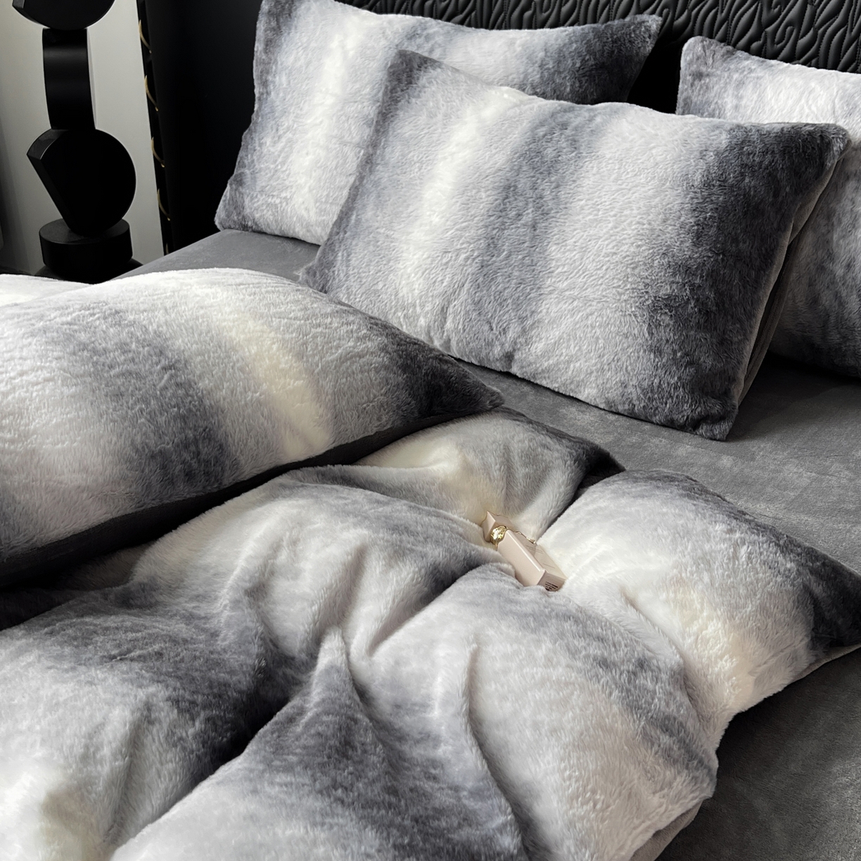 91家纺网 家纺一手货源 找家纺 二八年华 2025新款加厚兔绒四件套 灰色