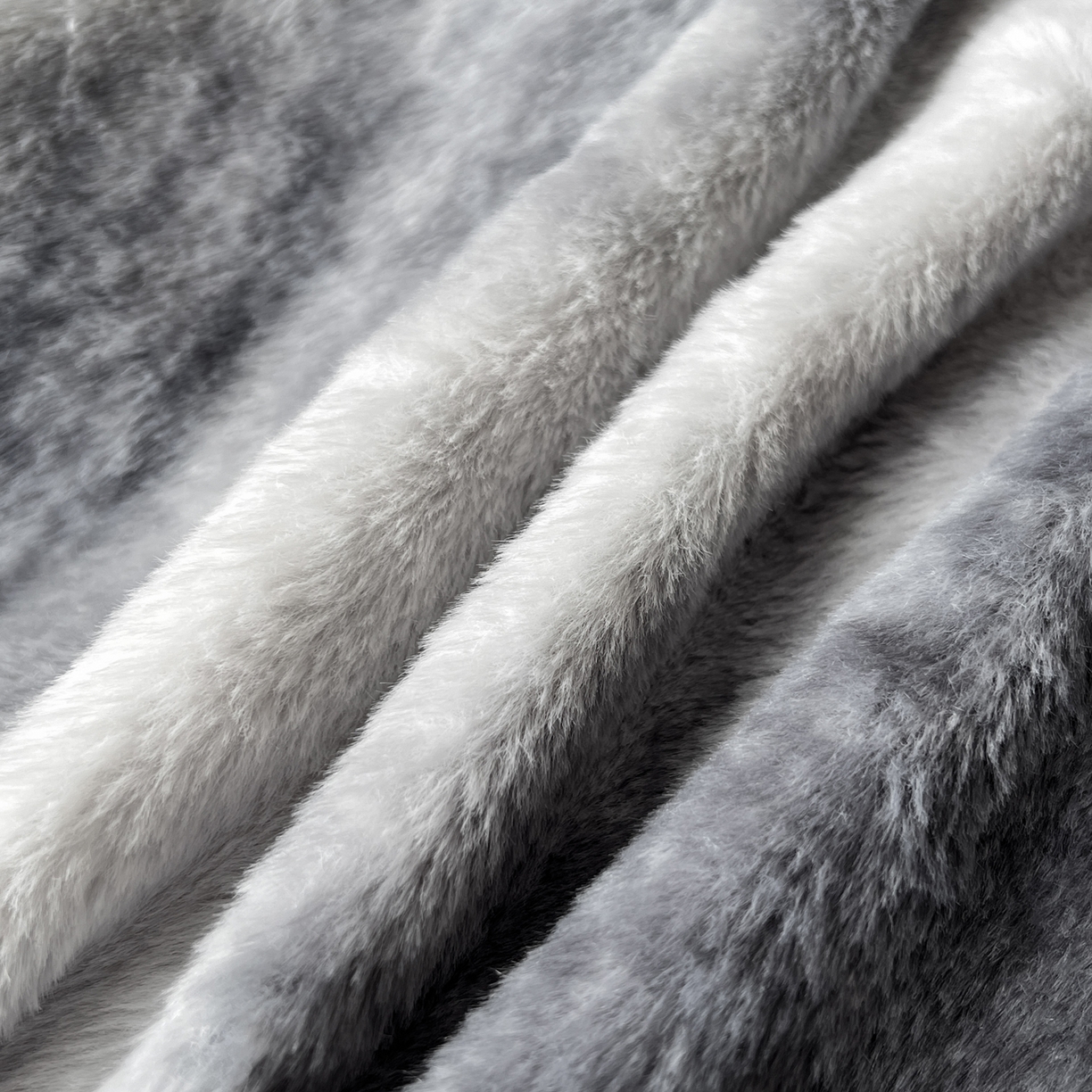 91家纺网 家纺一手货源 找家纺 二八年华 2025新款加厚兔绒四件套 灰色