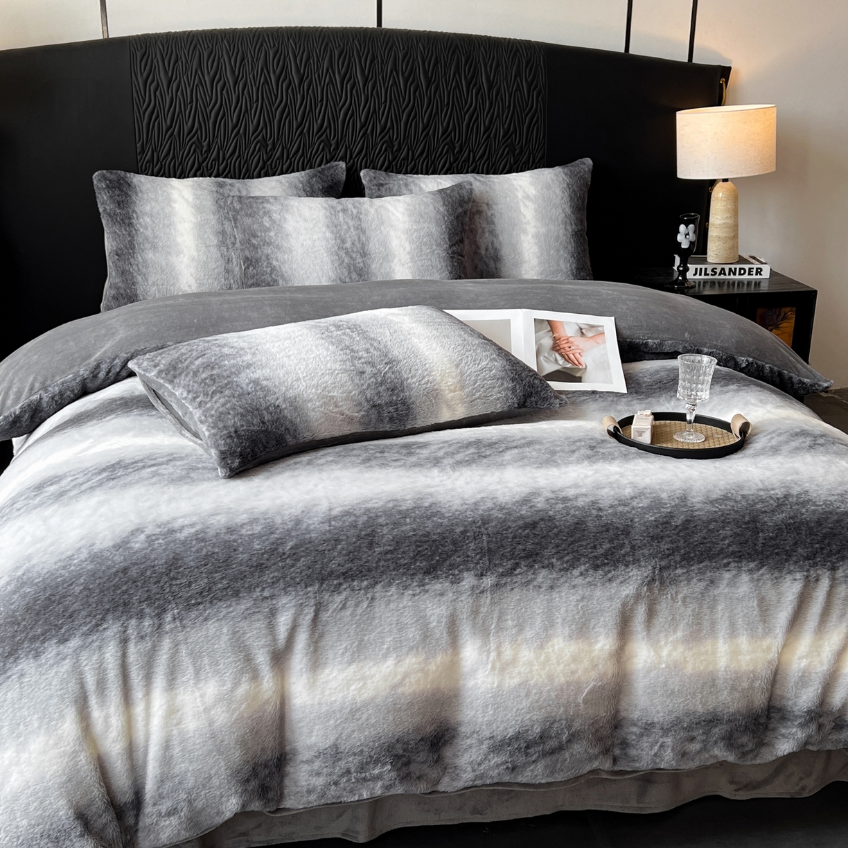 91家纺网 家纺一手货源 找家纺 二八年华 2025新款加厚兔绒四件套 灰色