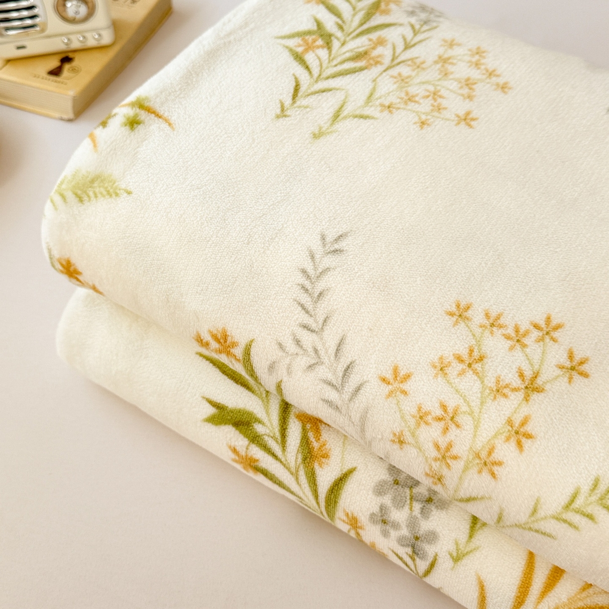 91家纺网 家纺一手货源 找家纺 名兮家居 2025新款高克重牛奶绒印花枕套枕套单件 仙草