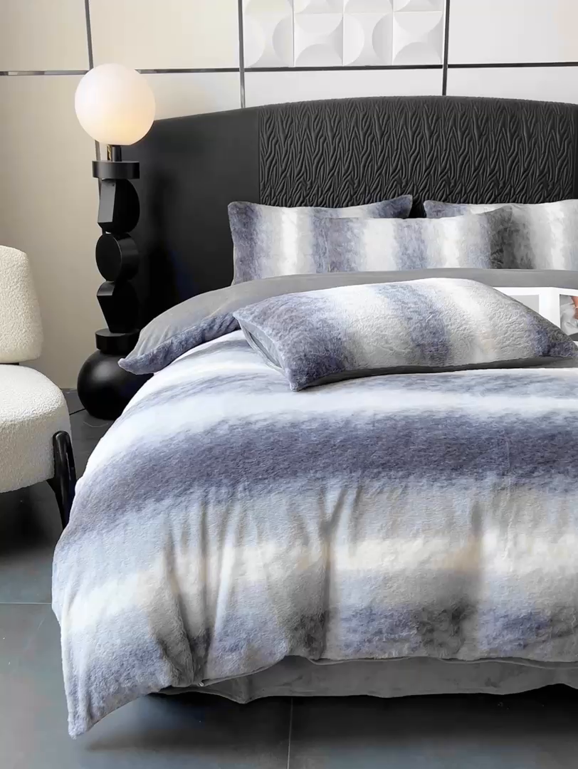 91家纺网 家纺一手货源 找家纺 二八年华 2025新款加厚兔绒四件套 灰色