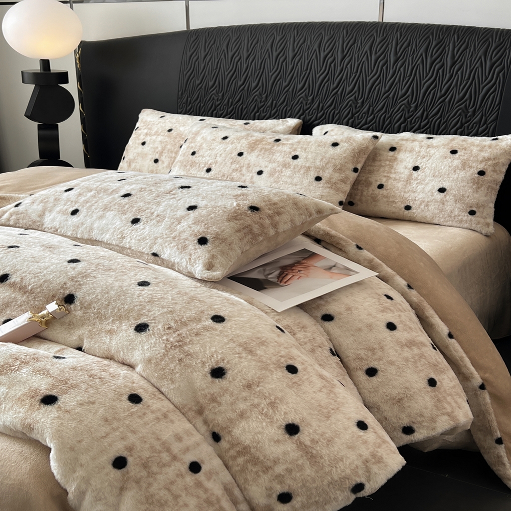 91家纺网 家纺一手货源 找家纺 二八年华 2025新款加厚兔绒四件套 驼色