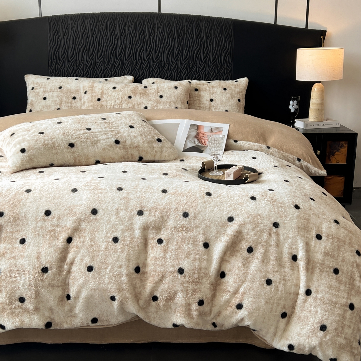 91家纺网 家纺一手货源 找家纺 二八年华 2025新款加厚兔绒四件套 驼色