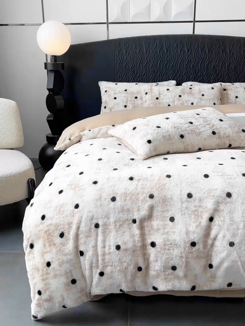 91家纺网 家纺一手货源 找家纺 二八年华 2025新款加厚兔绒四件套 驼色