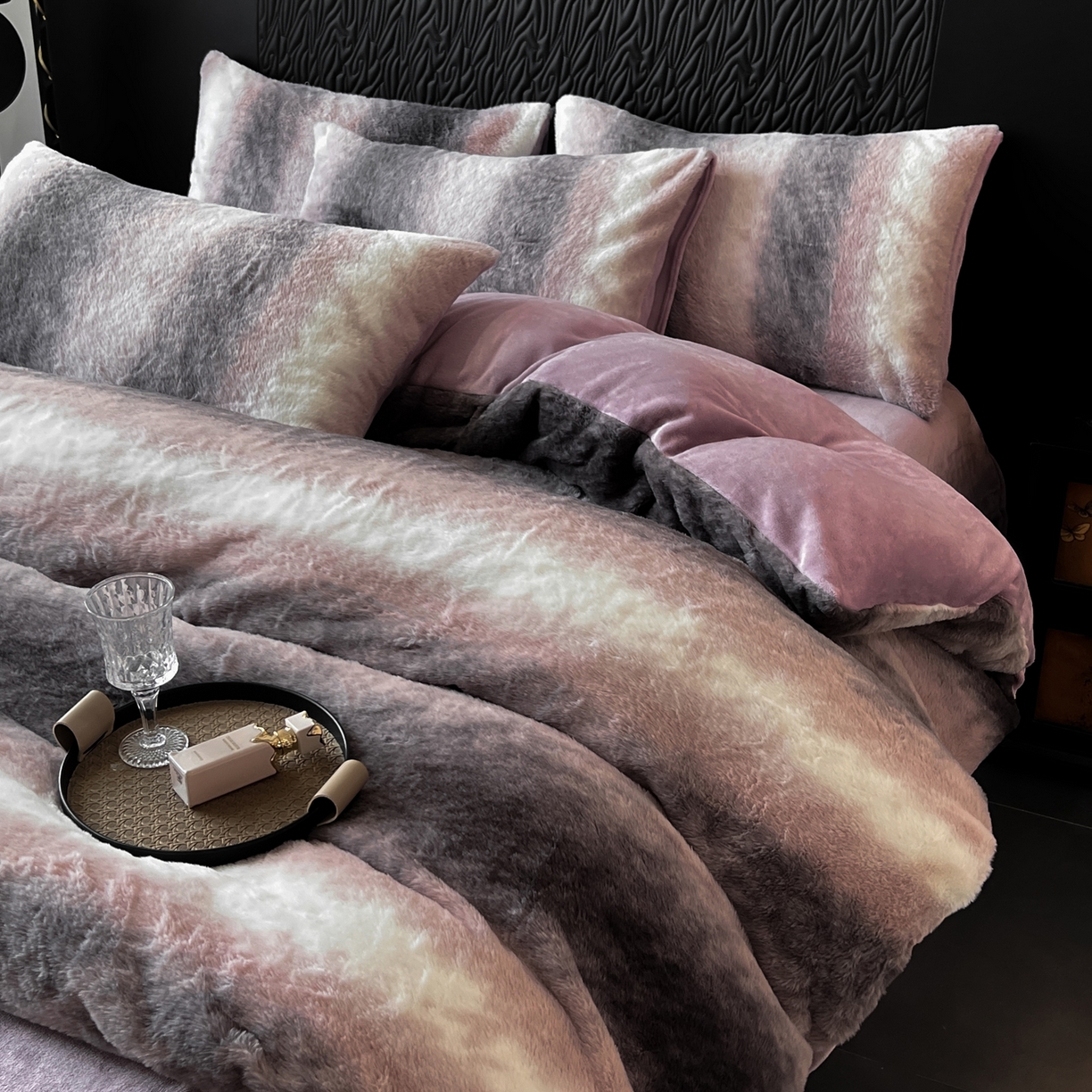 91家纺网 家纺一手货源 找家纺 二八年华 2025新款加厚兔绒四件套 紫色