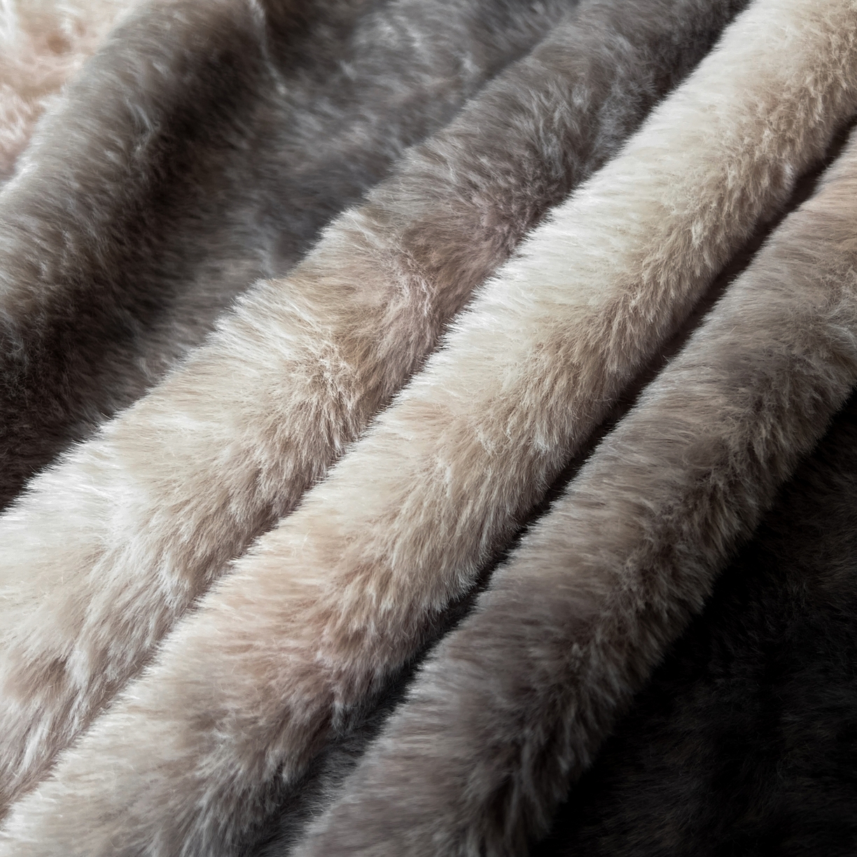 91家纺网 家纺一手货源 找家纺 二八年华 2025新款加厚兔绒四件套 紫色