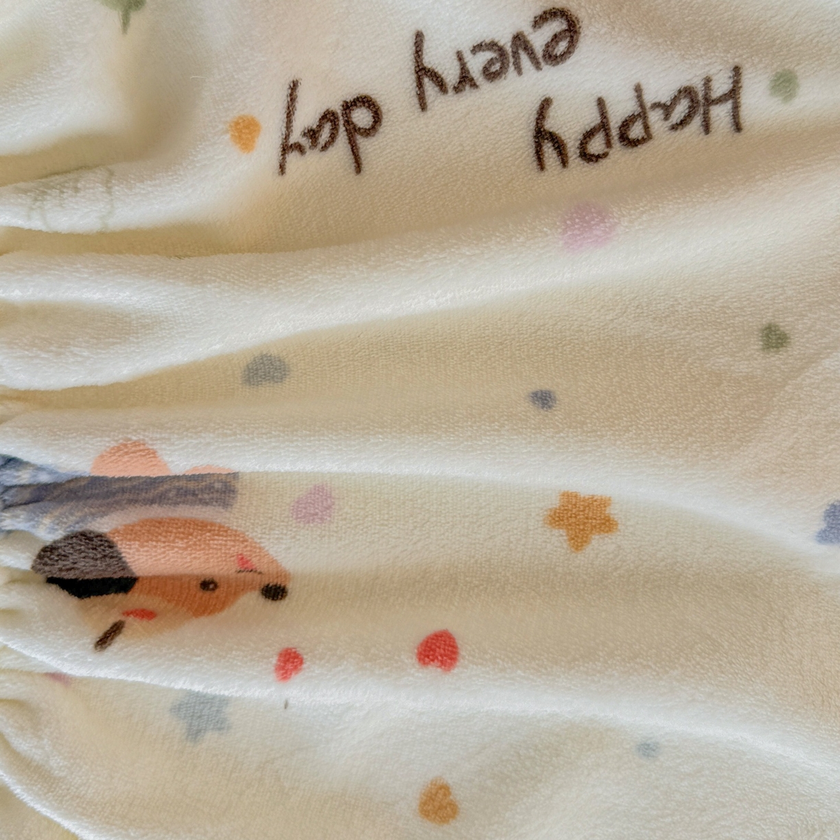 91家纺网 家纺一手货源 找家纺 名兮家居 2025新款高克重牛奶绒印花枕套枕套单件 星星狗