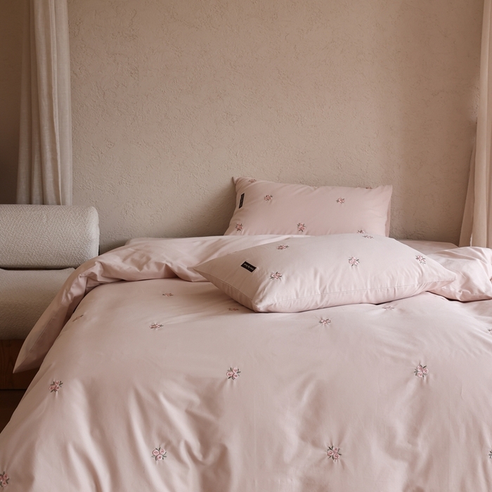 91家纺网 家纺一手货源 找家纺 初拾 2025新款100s全棉纯棉磨毛四件套—玫瑰少女 玫瑰少女-樱花粉