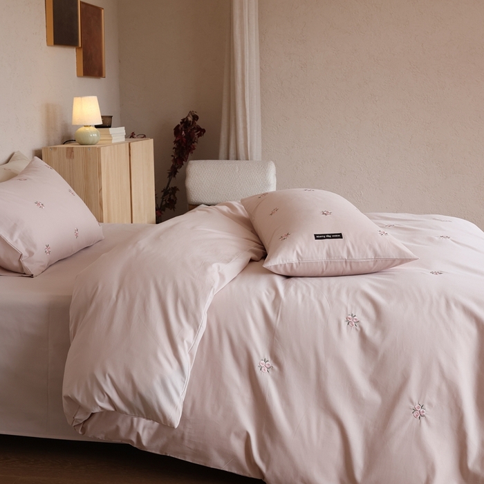 91家纺网 家纺一手货源 找家纺 初拾 2025新款100s全棉纯棉磨毛四件套—玫瑰少女 玫瑰少女-樱花粉