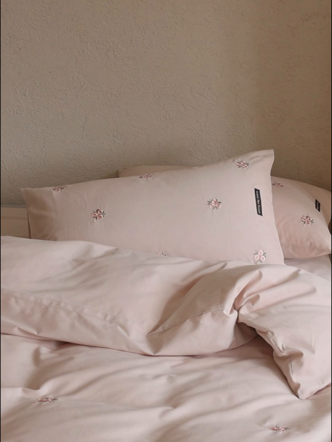 91家纺网 家纺一手货源 找家纺 初拾 2025新款100s全棉纯棉磨毛四件套—玫瑰少女 玫瑰少女-樱花粉