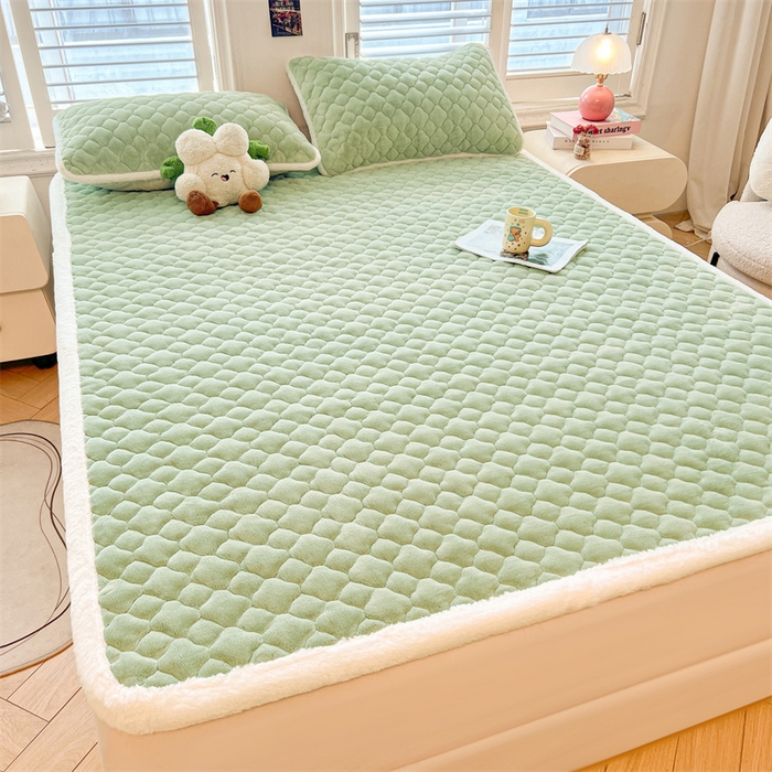 91家纺网 家纺一手货源 找家纺 喜居-2025新款纯色牛奶绒床褥垫床垫 果绿