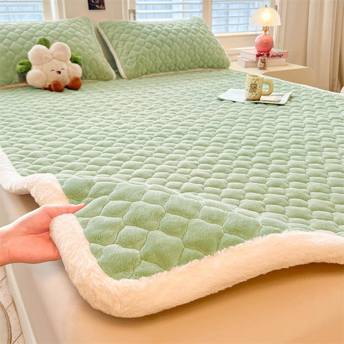 91家纺网 家纺一手货源 找家纺 喜居-2025新款纯色牛奶绒床褥垫床垫 果绿