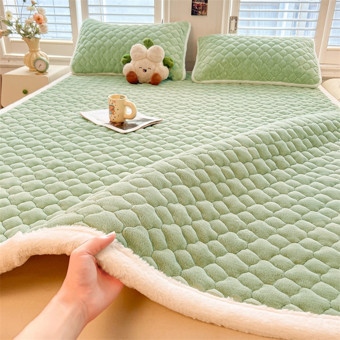 91家纺网 家纺一手货源 找家纺 喜居-2025新款纯色牛奶绒床褥垫床垫 果绿