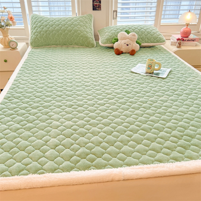 91家纺网 家纺一手货源 找家纺 喜居-2025新款纯色牛奶绒床褥垫床垫 果绿