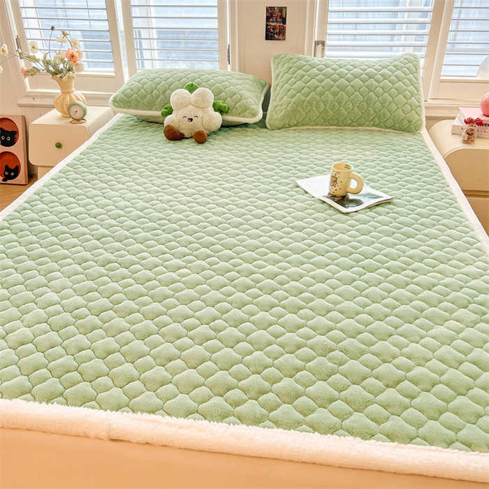 91家纺网 家纺一手货源 找家纺 喜居-2025新款纯色牛奶绒床褥垫床垫 果绿