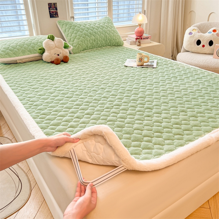 91家纺网 家纺一手货源 找家纺 喜居-2025新款纯色牛奶绒床褥垫床垫 果绿