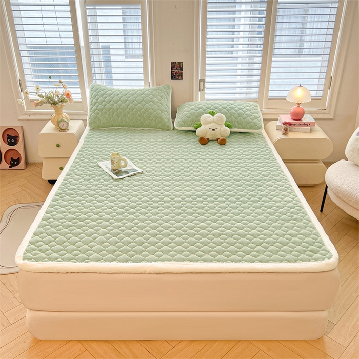 91家纺网 家纺一手货源 找家纺 喜居-2025新款纯色牛奶绒床褥垫床垫 果绿