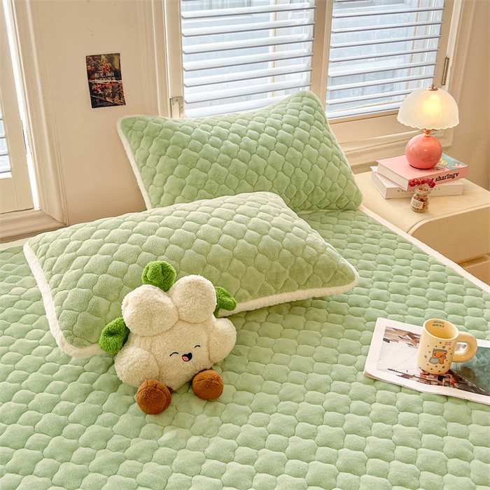 91家纺网 家纺一手货源 找家纺 喜居-2025新款纯色牛奶绒床褥垫床垫 果绿