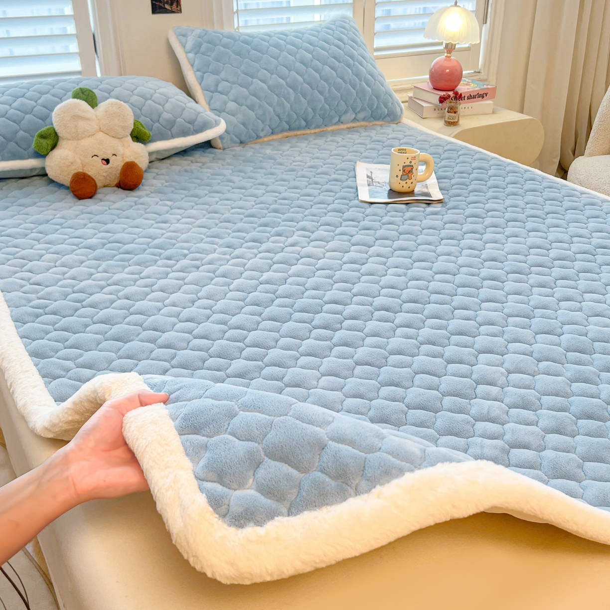 91家纺网 家纺一手货源 找家纺 喜居-2025新款纯色牛奶绒床褥垫床垫 海盐蓝