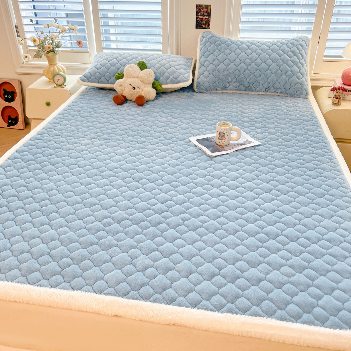 91家纺网 家纺一手货源 找家纺 喜居-2025新款纯色牛奶绒床褥垫床垫 海盐蓝
