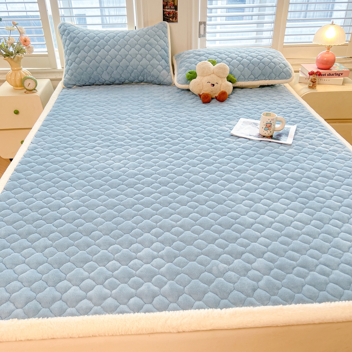 91家纺网 家纺一手货源 找家纺 喜居-2025新款纯色牛奶绒床褥垫床垫 海盐蓝