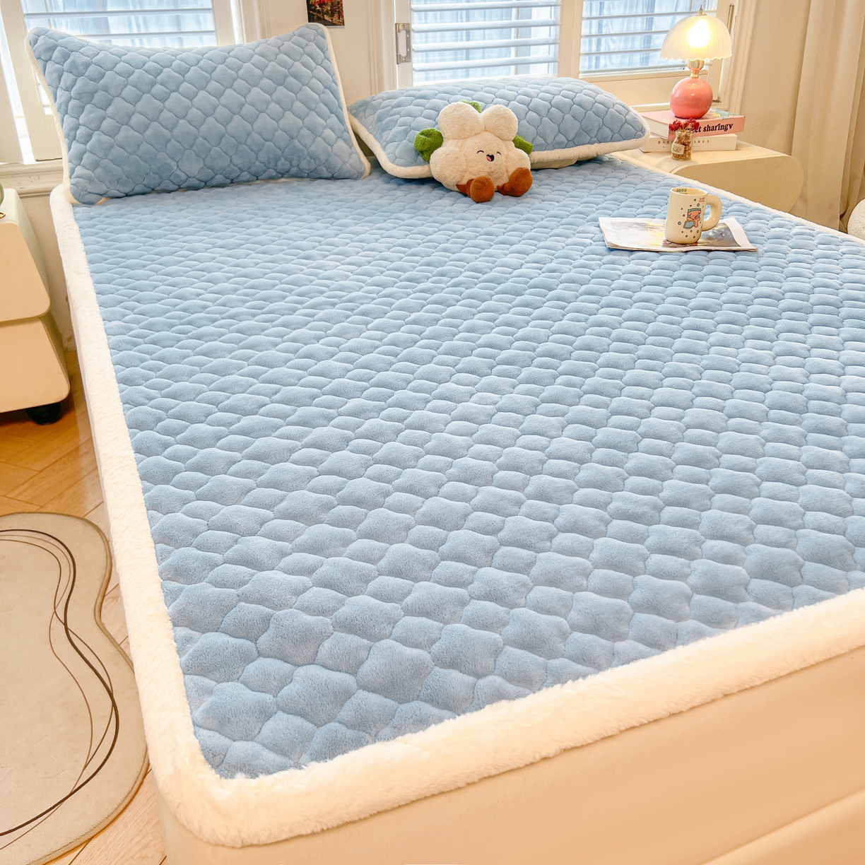 91家纺网 家纺一手货源 找家纺 喜居-2025新款纯色牛奶绒床褥垫床垫 海盐蓝