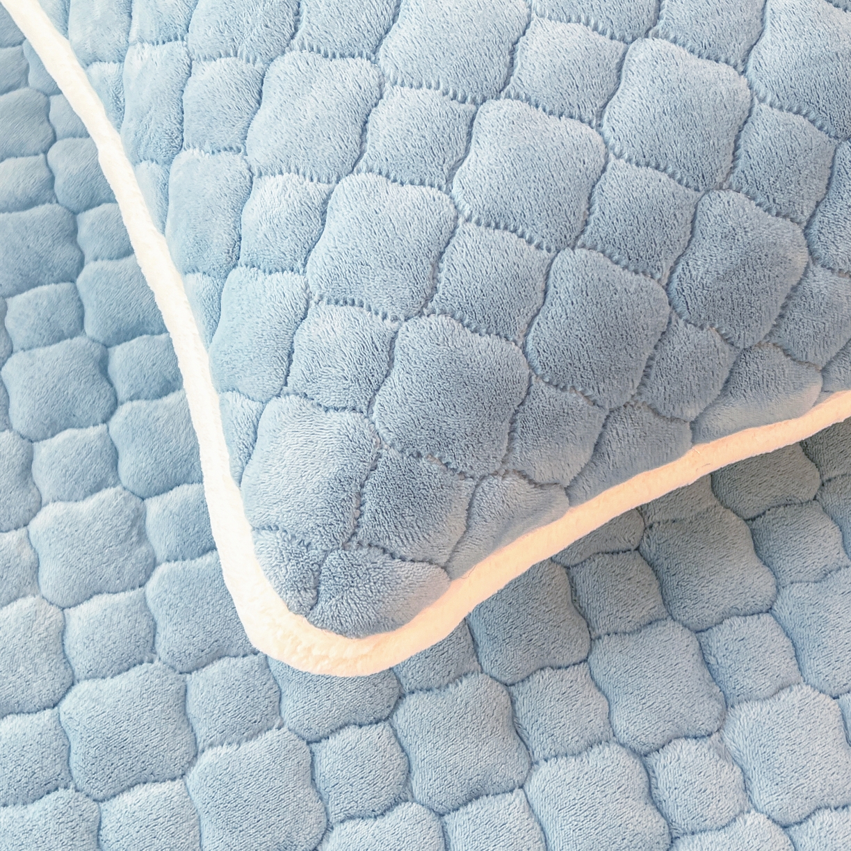 91家纺网 家纺一手货源 找家纺 喜居-2025新款纯色牛奶绒床褥垫床垫 海盐蓝