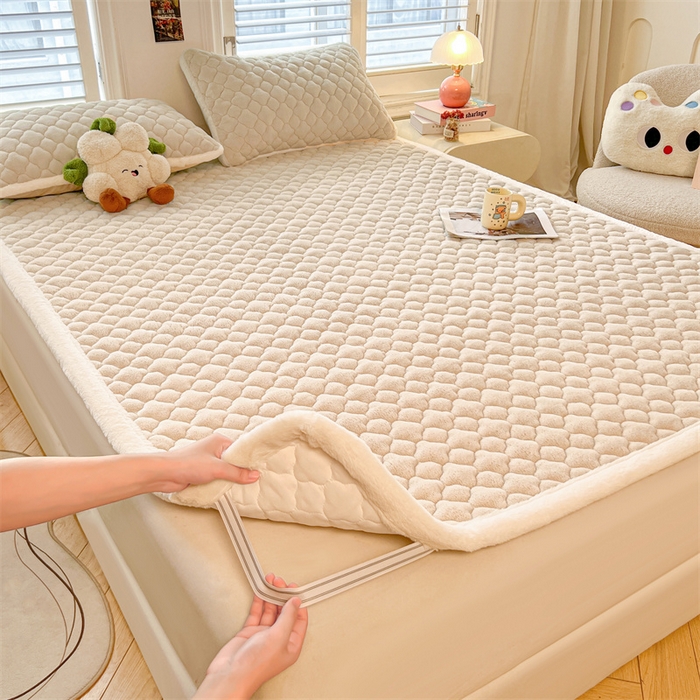 91家纺网 家纺一手货源 找家纺 喜居-2025新款纯色牛奶绒床褥垫床垫 奶咖