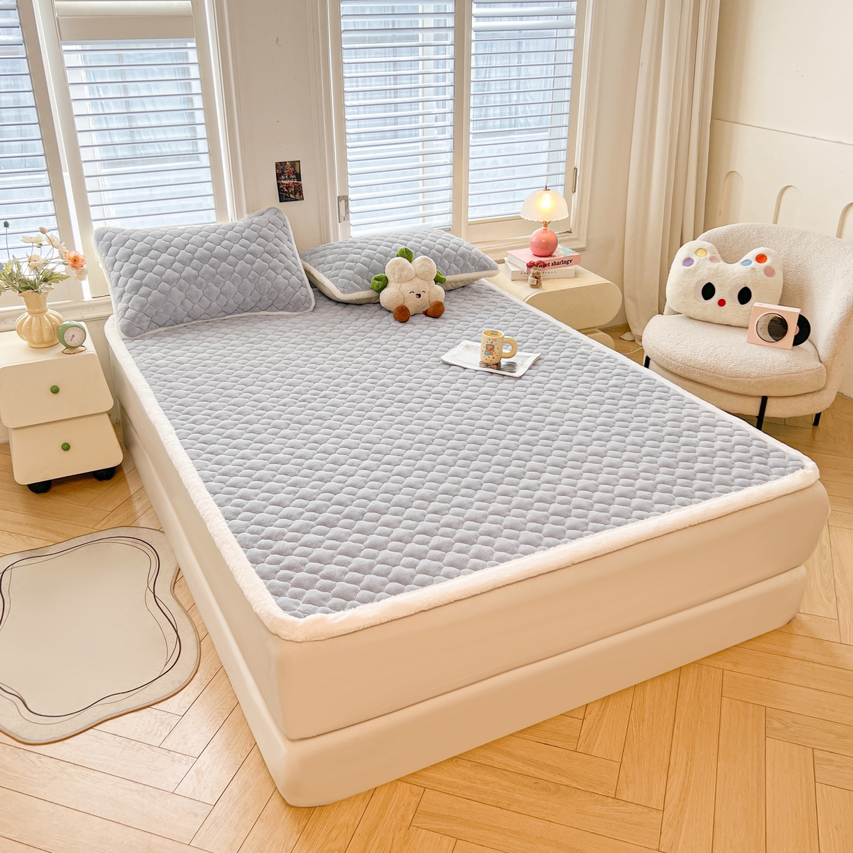 91家纺网 家纺一手货源 找家纺 喜居-2025新款纯色牛奶绒床褥垫床垫 轻奢灰