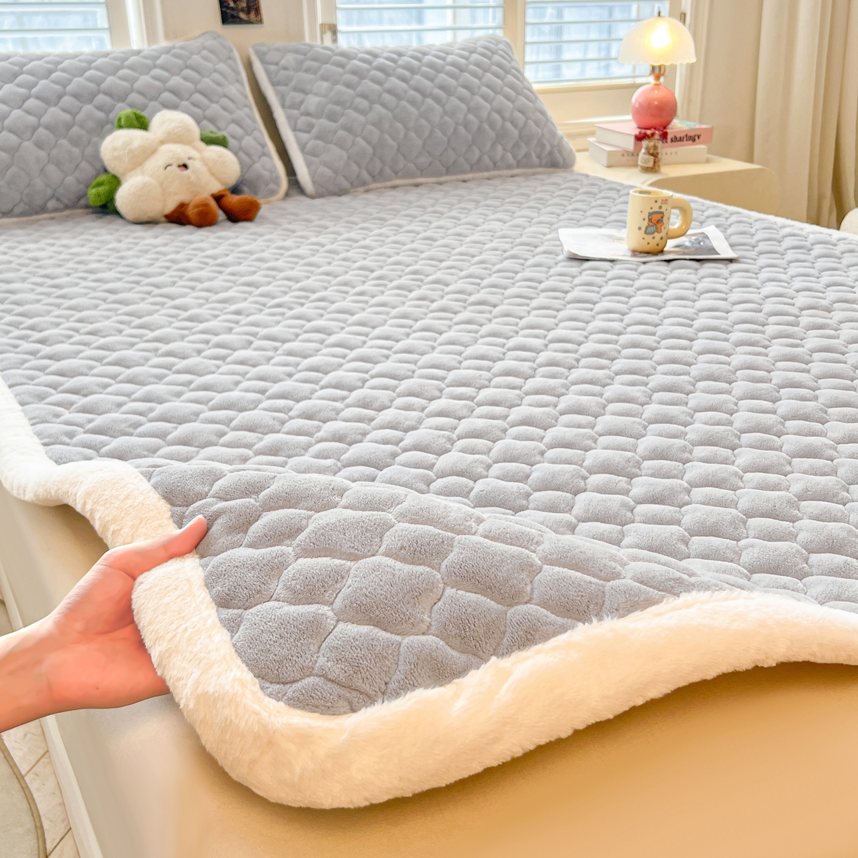 91家纺网 家纺一手货源 找家纺 喜居-2025新款纯色牛奶绒床褥垫床垫 轻奢灰