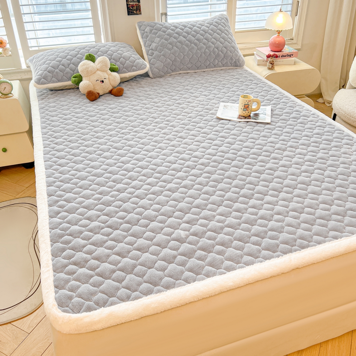 91家纺网 家纺一手货源 找家纺 喜居-2025新款纯色牛奶绒床褥垫床垫 轻奢灰