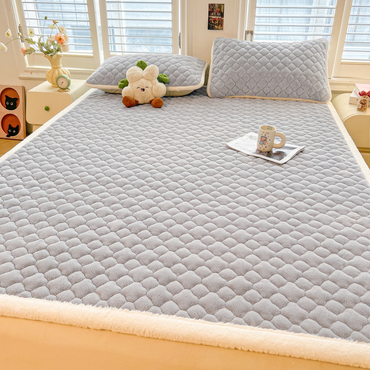 91家纺网 家纺一手货源 找家纺 喜居-2025新款纯色牛奶绒床褥垫床垫 轻奢灰