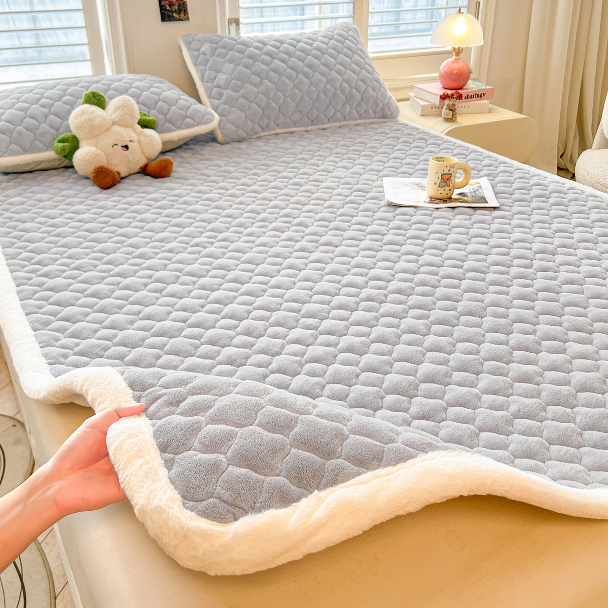 91家纺网 家纺一手货源 找家纺 喜居-2025新款纯色牛奶绒床褥垫床垫 轻奢灰