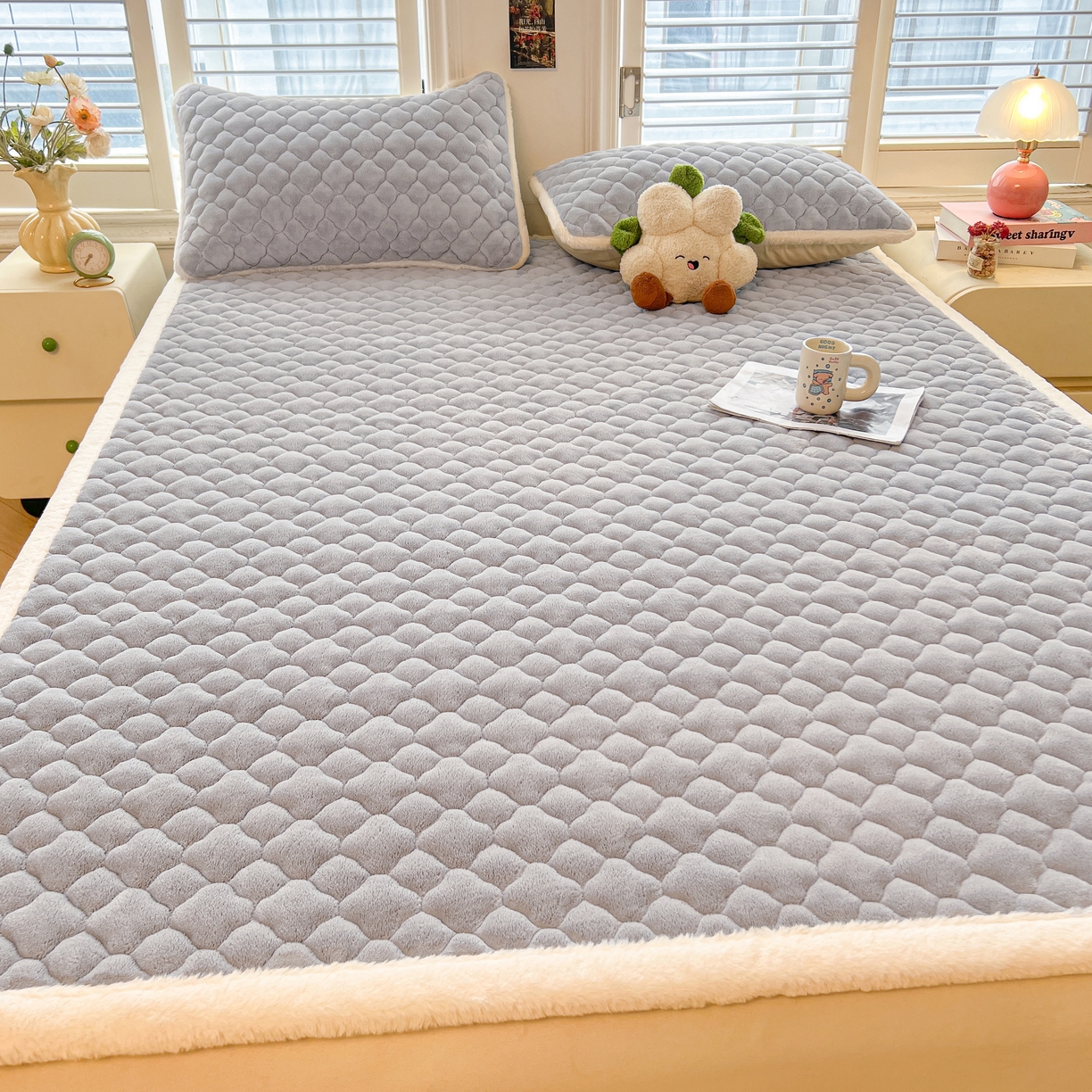 91家纺网 家纺一手货源 找家纺 喜居-2025新款纯色牛奶绒床褥垫床垫 轻奢灰