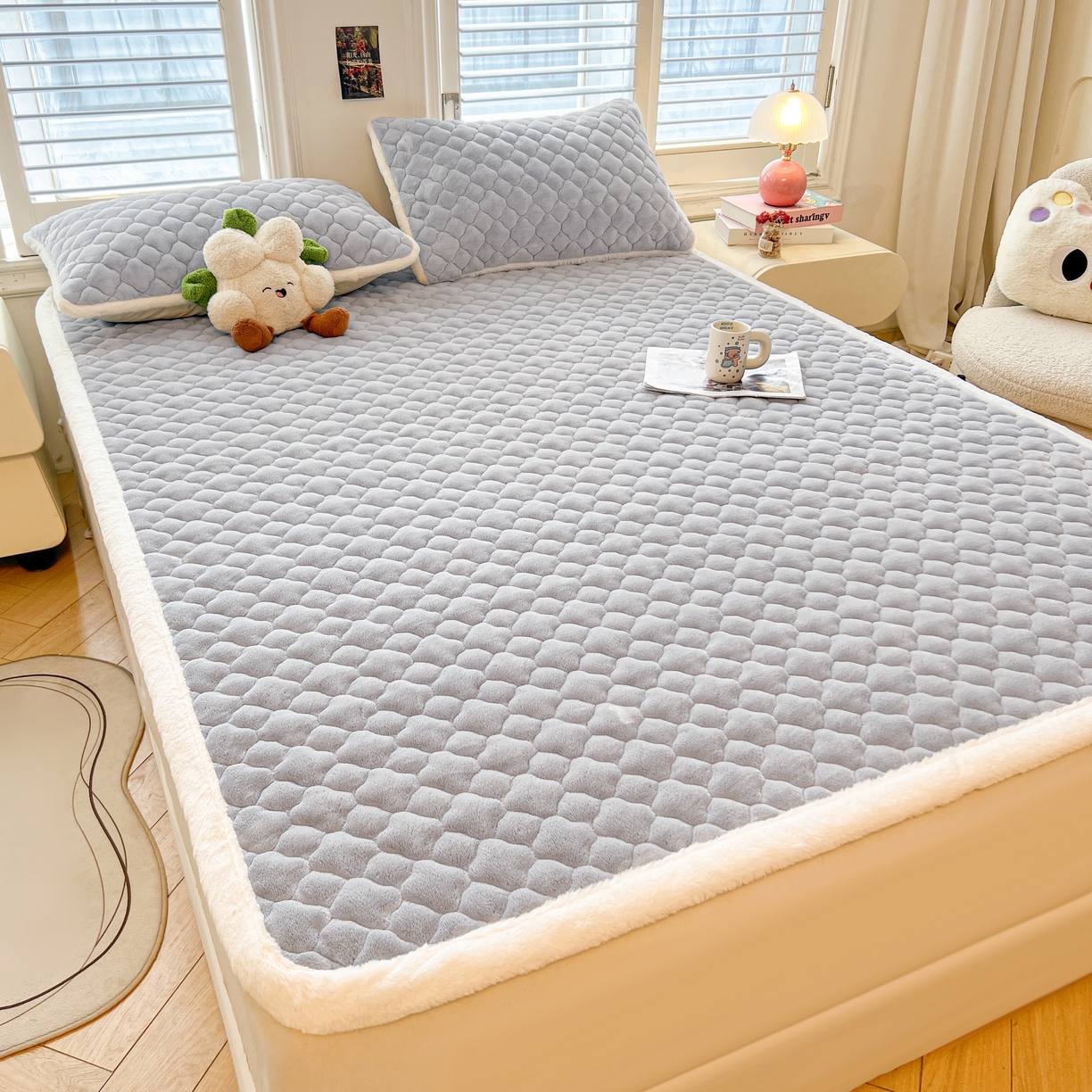 91家纺网 家纺一手货源 找家纺 喜居-2025新款纯色牛奶绒床褥垫床垫 轻奢灰