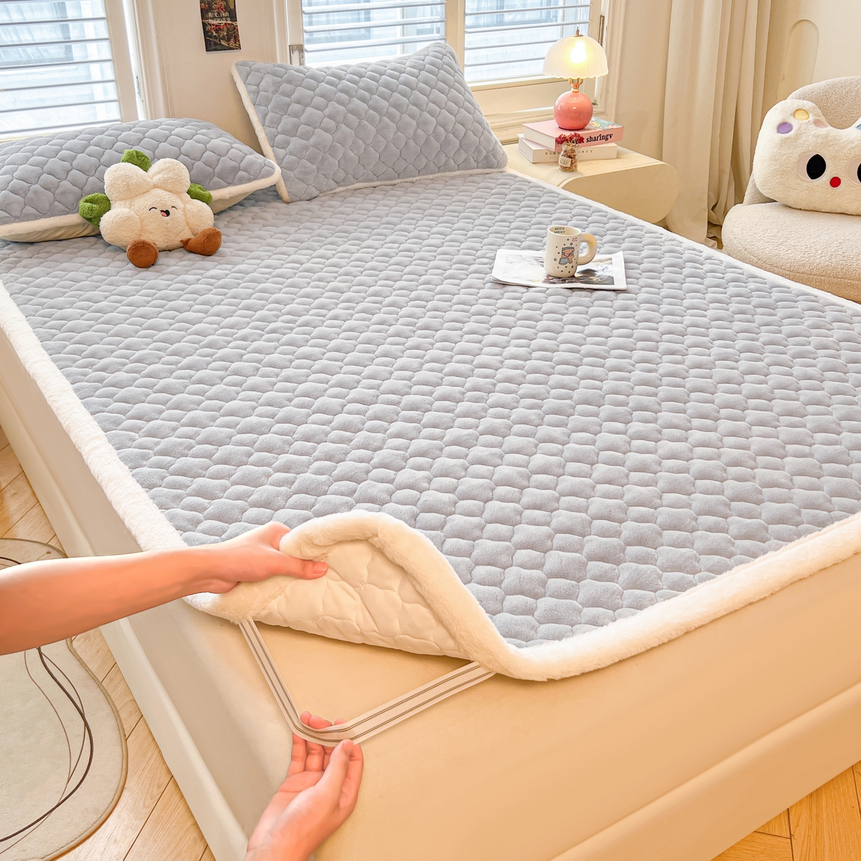 91家纺网 家纺一手货源 找家纺 喜居-2025新款纯色牛奶绒床褥垫床垫 轻奢灰