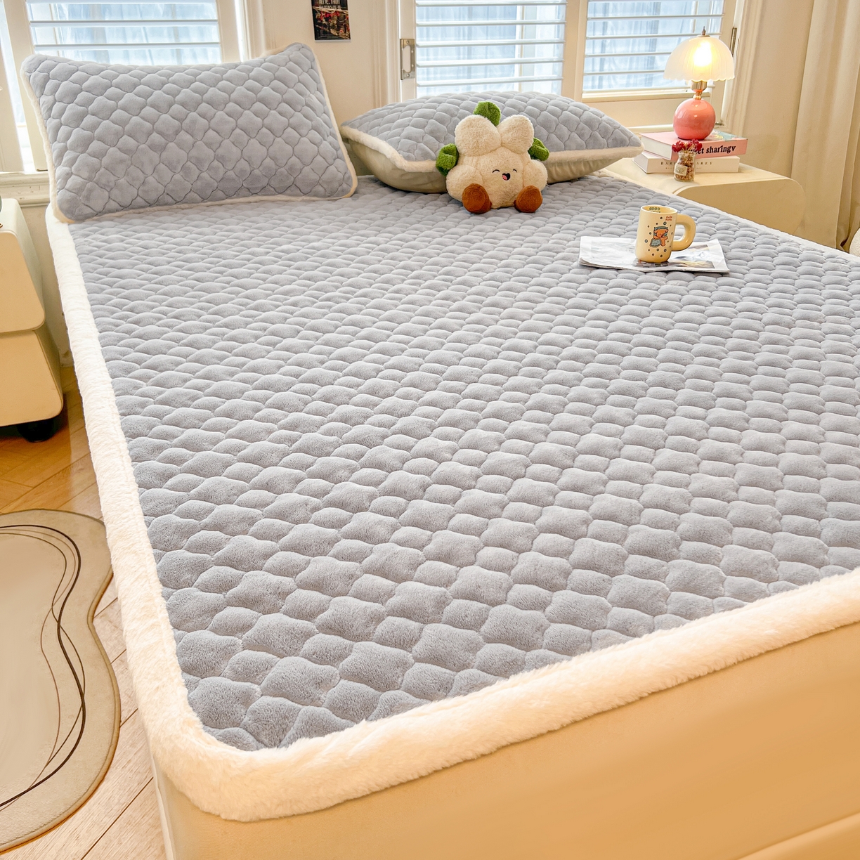 91家纺网 家纺一手货源 找家纺 喜居-2025新款纯色牛奶绒床褥垫床垫 轻奢灰