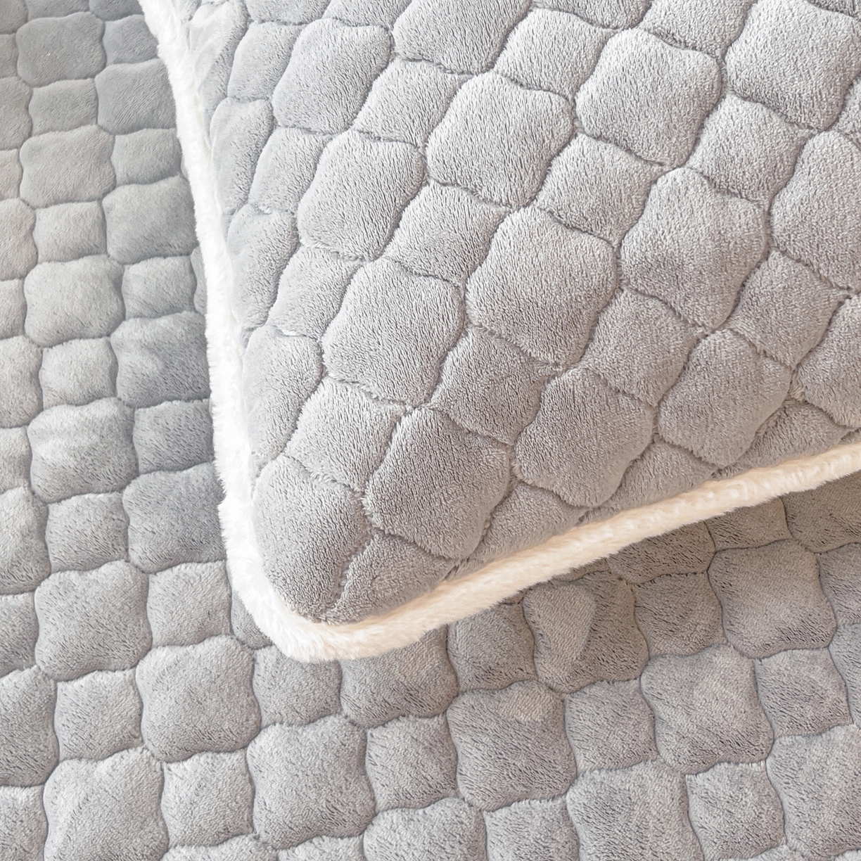 91家纺网 家纺一手货源 找家纺 喜居-2025新款纯色牛奶绒床褥垫床垫 轻奢灰