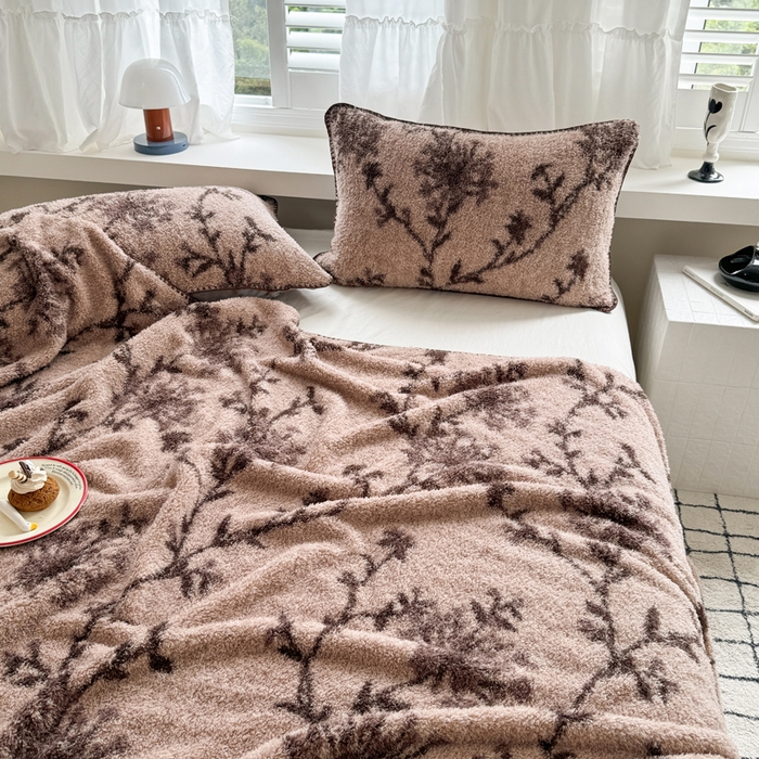 91家纺网 家纺一手货源 找家纺 佰亿莱 2026新款卡通萌趣半边绒毛毯 中古花