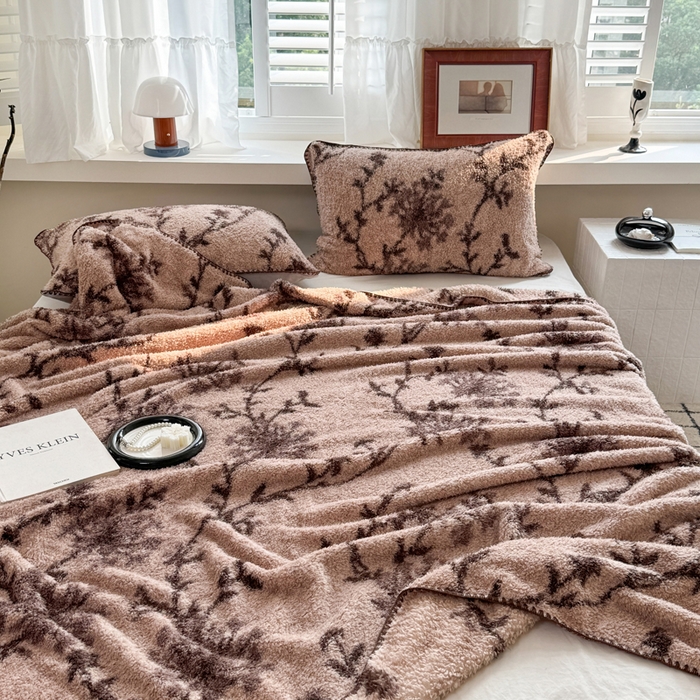 91家纺网 家纺一手货源 找家纺 佰亿莱 2026新款卡通萌趣半边绒毛毯 中古花